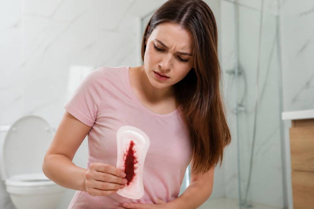 Caillot sang règles : causes, symptômes et quand consulter